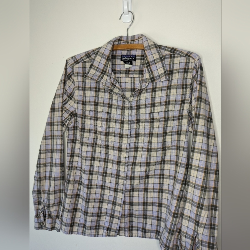 Patagonia women's organic cotton button down‎ violet plaid size M